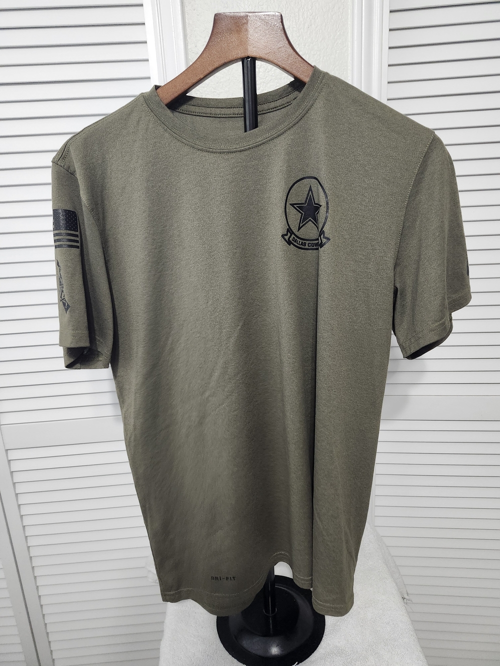 Nike Olive Green Short-Sleeve Graphic Crewneck T-Shirt